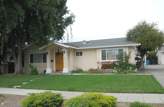 965-967 Miller Ave in Cupertino, CA - Building Photo - Building Photo