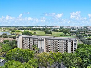 3300 W Rolling Hills Cir, Unit 605 in Davie, FL - Building Photo - Building Photo