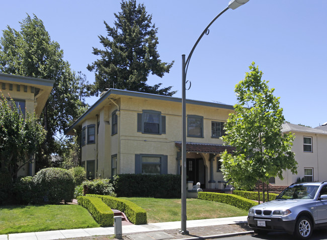 818 Cowper St in Palo Alto, CA - Foto de edificio - Building Photo