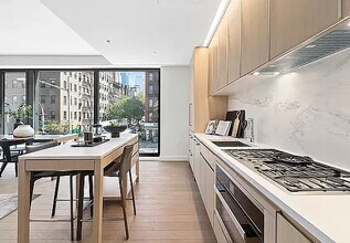 500 W 45th St in New York, NY - Building Photo - Building Photo
