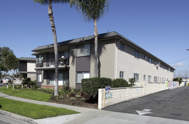 Park West Apartments in Fullerton, CA - Building Photo - Building Photo