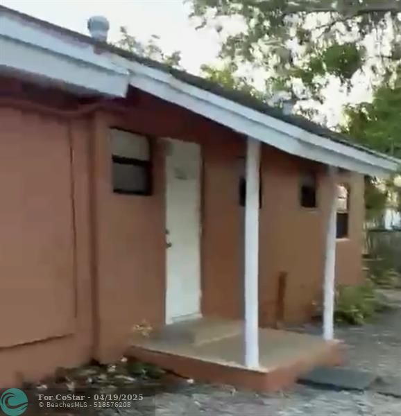 326 SW 15th St-Unit -2 in Dania Beach, FL - Building Photo