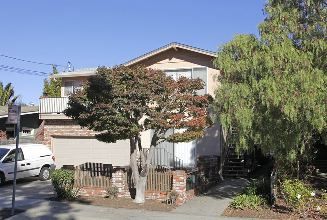 1813 Alameda Ave in Alameda, CA - Foto de edificio - Building Photo