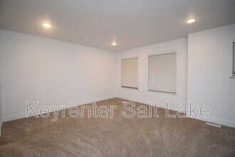 2726 E Iron Bark Alley in Eagle Mountain, UT - Building Photo - Building Photo