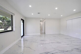 4670 NW 5th St in Plantation, FL - Building Photo - Building Photo