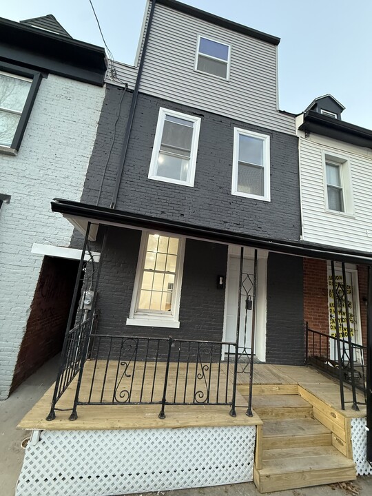 241 Franklin Way in York, PA - Building Photo