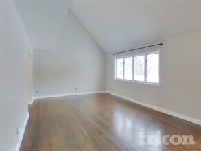 13645 Timber Crest Dr in Osseo, MN - Foto de edificio - Building Photo