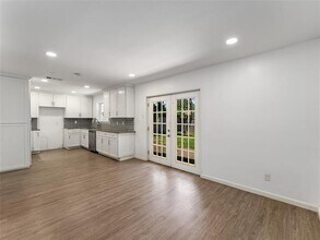 806 Wisteria Way in Richardson, TX - Foto de edificio - Building Photo