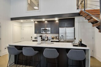 822 Howard Ave in New Orleans, LA - Building Photo - Building Photo