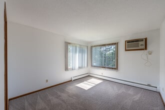 Surrey Gardens Apartments in Eagan, MN - Foto de edificio - Interior Photo