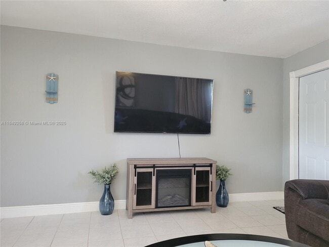 2560 NE 8th Terrace in Pompano Beach, FL - Building Photo - Building Photo