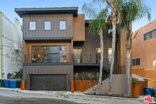 3601 Dixie Canyon Ave in Los Angeles, CA - Building Photo