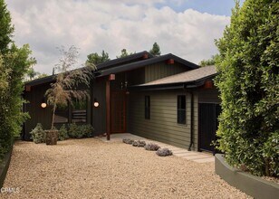 12406 La Maida St in Los Angeles, CA - Foto de edificio - Building Photo