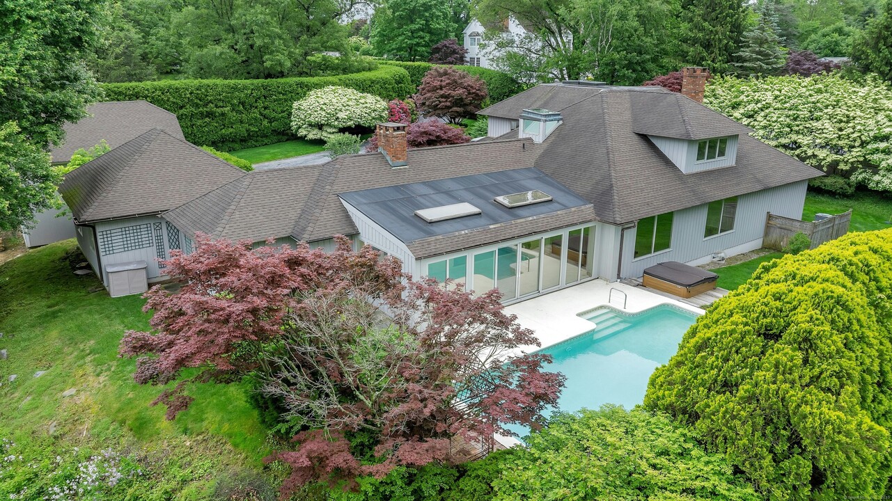 680 Weed St in New Canaan, CT - Building Photo