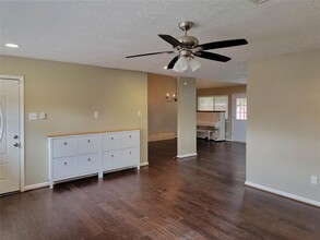 5847 Bitternut Dr in Houston, TX - Building Photo - Building Photo