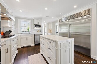 19 Middle Beach Rd in Madison, CT - Building Photo - Building Photo