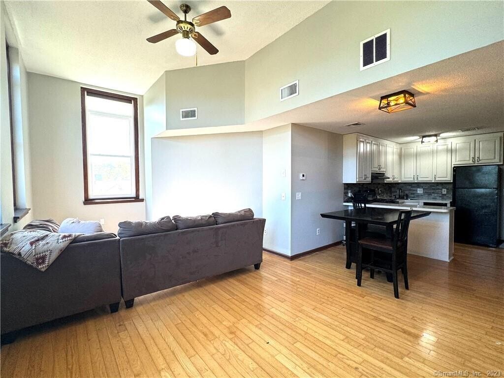 58 Woodley Ct Meriden, CT Casas y apartamentos de Alquiler