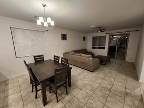 8948 W Colter St in Glendale, AZ - Foto de edificio - Building Photo