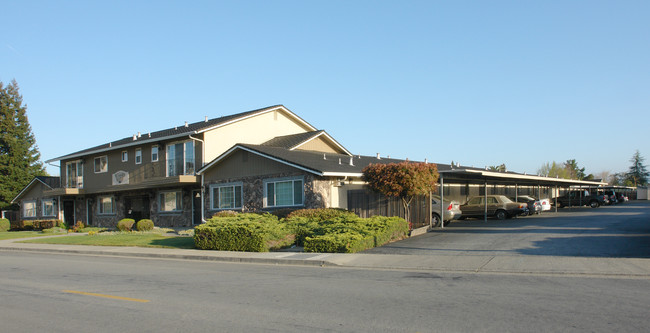 Willard Manor in Gilroy, CA - Building Photo - Building Photo