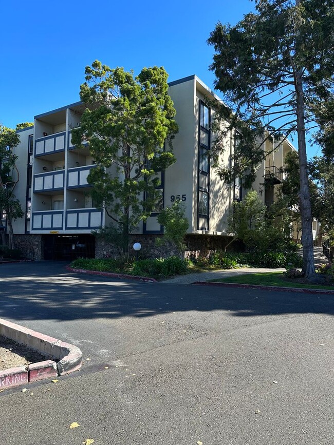 property at 955 Shorepoint Ct