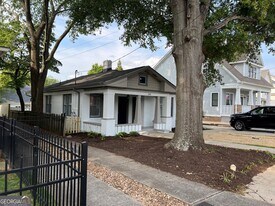 1565 Walker Ave in Atlanta, GA - Building Photo