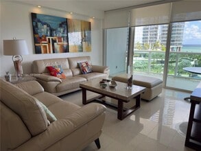 100 Bayview Dr in Sunny Isles Beach, FL - Building Photo - Building Photo