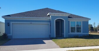 5090 Daybreak Dr in West Melbourne, FL - Building Photo