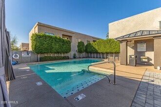 2315 E Pinchot Ave in Phoenix, AZ - Building Photo - Building Photo