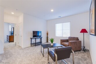 145 Aqua Cmns in Henderson, NV - Building Photo - Building Photo
