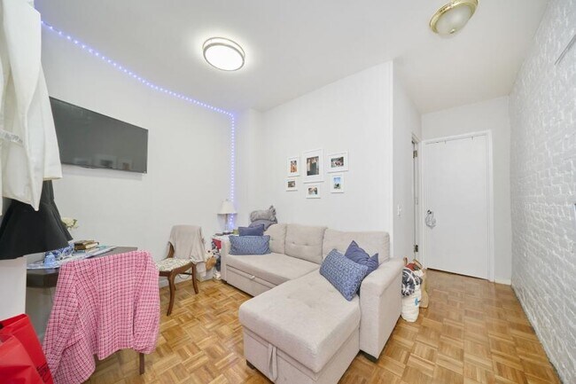 property at 335 W 43rd St