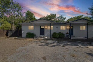 1304 Falcon Cv in Austin, TX - Building Photo