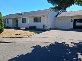 1633 SE 162nd Ave, Unit Duplex in Portland, OR - Building Photo