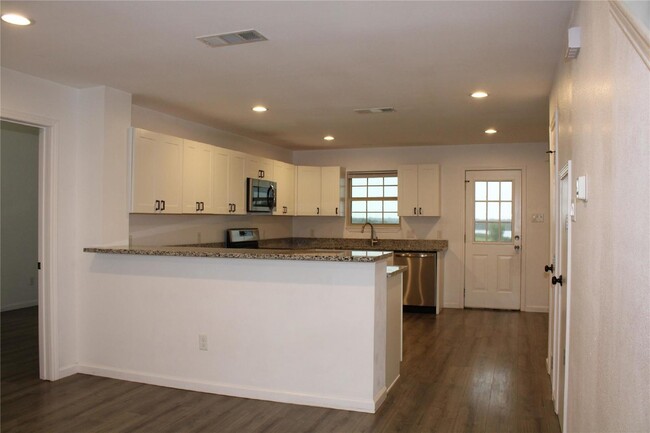 11289 Co Rd 2312-Unit -Unit 1 in Terrell, TX - Foto de edificio - Building Photo