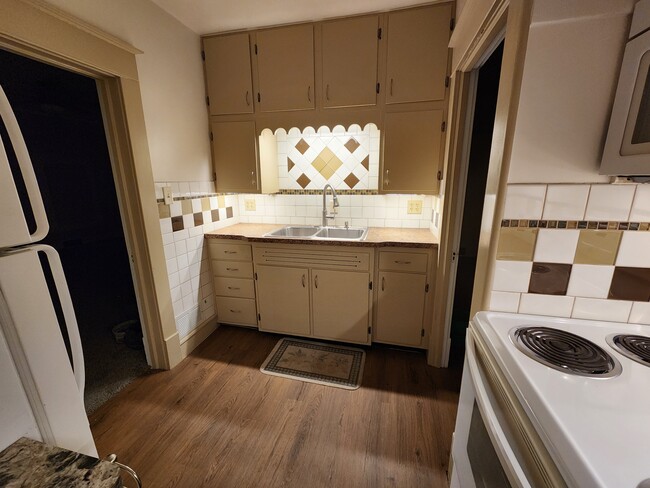 614 Isabella St, Unit 614 1/2