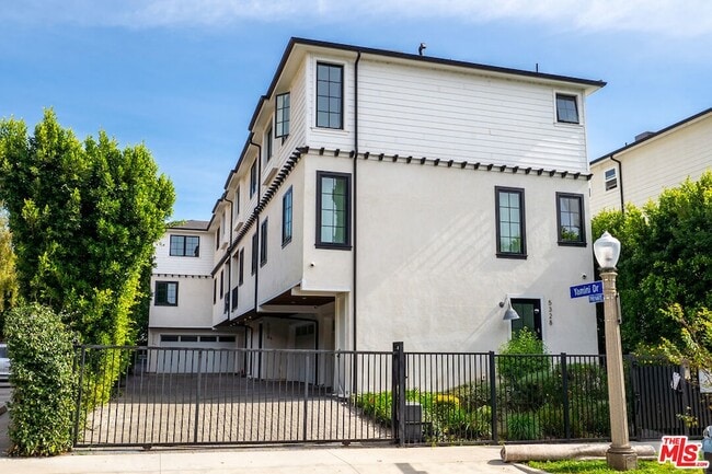 property at 5328 Agnes Ave