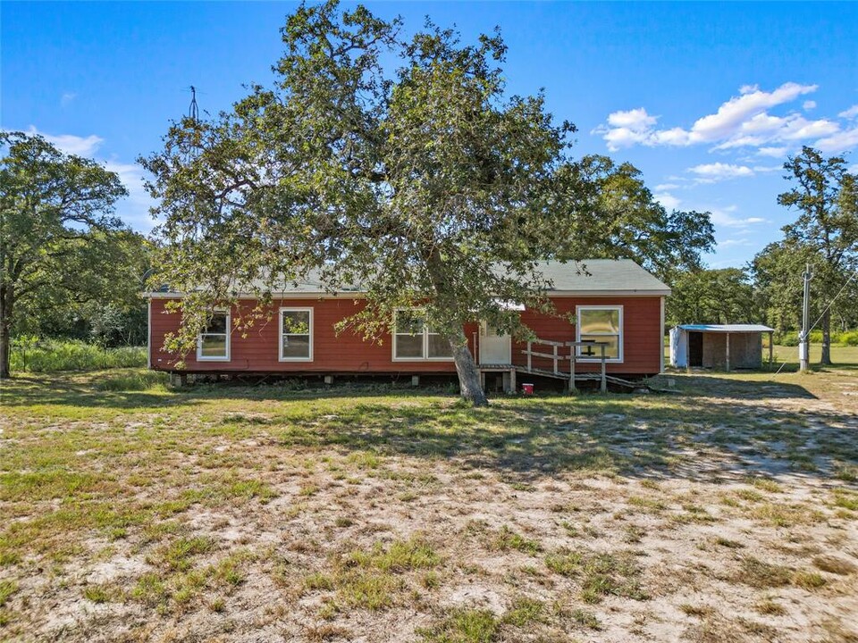 6834 Co Rd 308A in Caldwell, TX - Building Photo