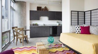 802 N LaSalle St in Chicago, IL - Building Photo