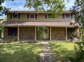112 County Rd 921 in Angleton, TX - Building Photo