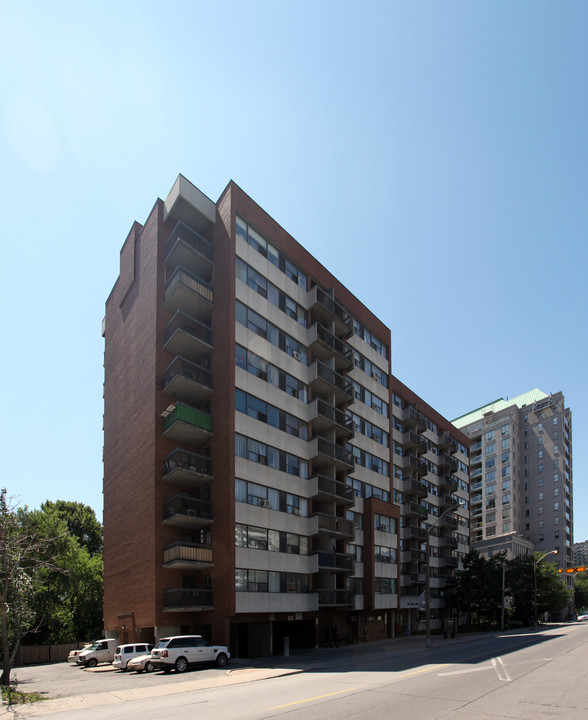 Janet Magee Manor in Toronto, ON - Building Photo