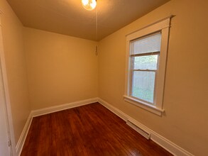 806 S 32nd St in Milwaukee, WI - Building Photo - Building Photo
