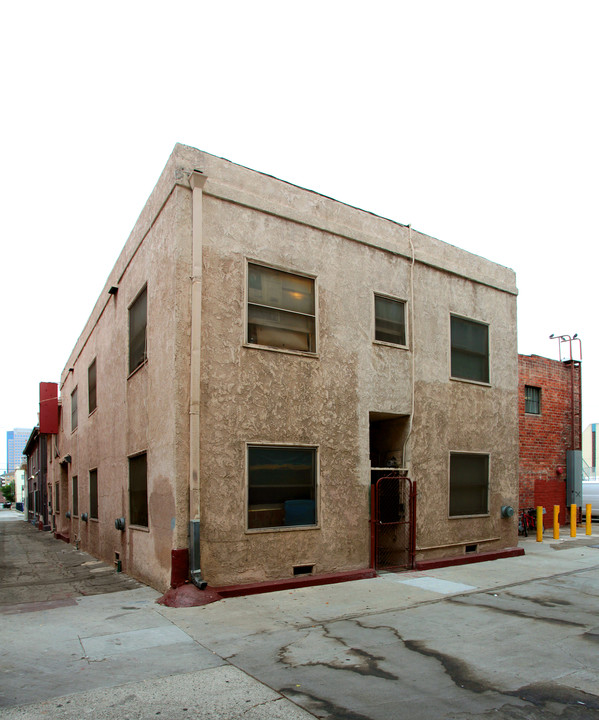 127 W 5th St in Long Beach, CA - Building Photo