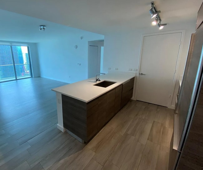 1100 S Miami Ave, Unit 3308 in Miami, FL - Foto de edificio - Building Photo