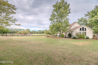 1995 N May St in Southern Pines, NC - Foto de edificio - Building Photo