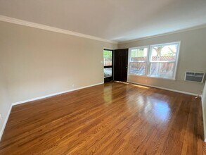 10620 Holman Ave in Los Angeles, CA - Foto de edificio - Building Photo