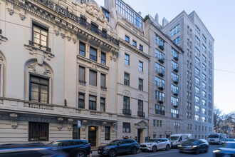 4 E 65th St in New York, NY - Building Photo - Building Photo