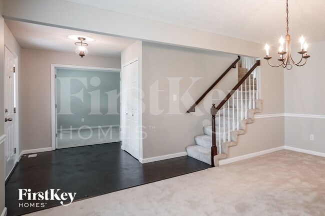 1813 Highcrest Dr in St. Charles, MO - Foto de edificio - Building Photo