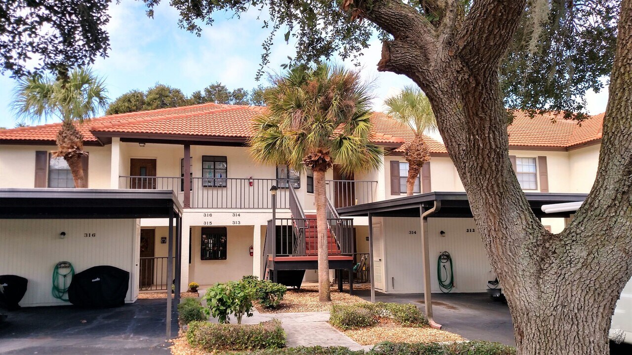 316 Pine Hollow Cir in Englewood, FL - Building Photo