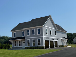 Farmview Estates in North Haven, CT - Building Photo - Building Photo