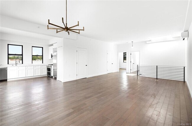 206 Main St, Unit PH in Beacon, NY - Building Photo - Building Photo