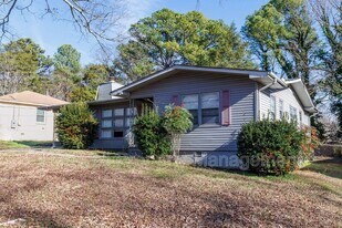 1169 Dogwood Ln in Birmingham, AL - Building Photo